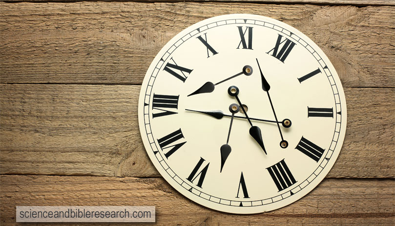 Clock with multiple hands (Photo by lightzone)